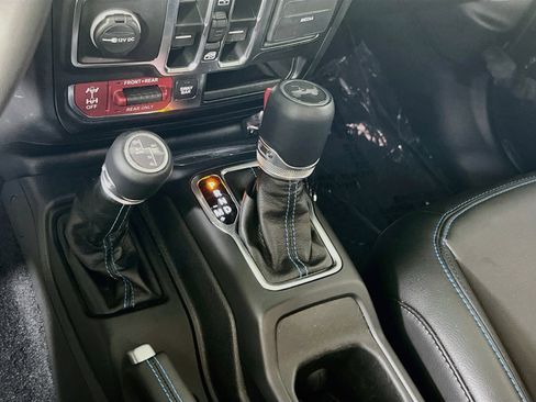 Used 2023 Jeep Wrangler Unlimited Rubicon 4xe image 17