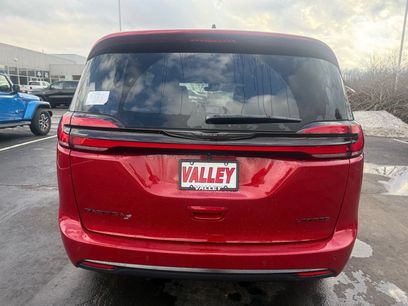 New 2026 Chrysler Pacifica Limited w/ S Appearance Package