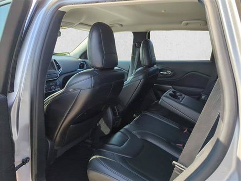 Used 2019 Jeep Cherokee Latitude Plus FWD image 16