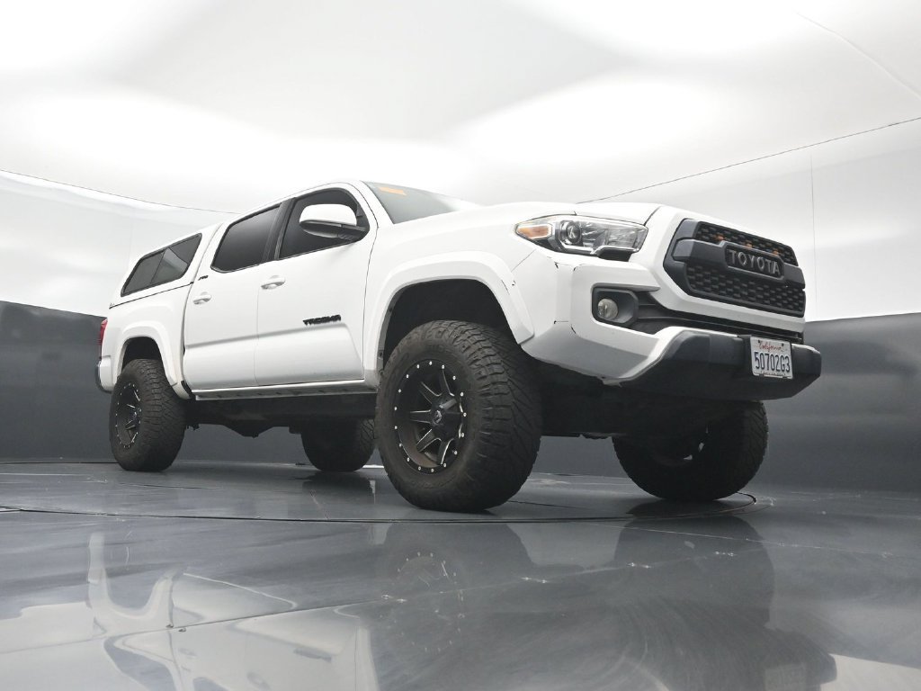 Used 2017 Toyota Tacoma SR5 w/ Tow Package AWD/4WD image 42