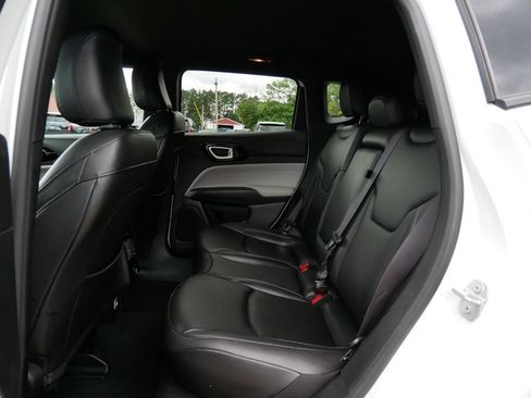 Used 2025 Jeep Compass Limited AWD/4WD image 11