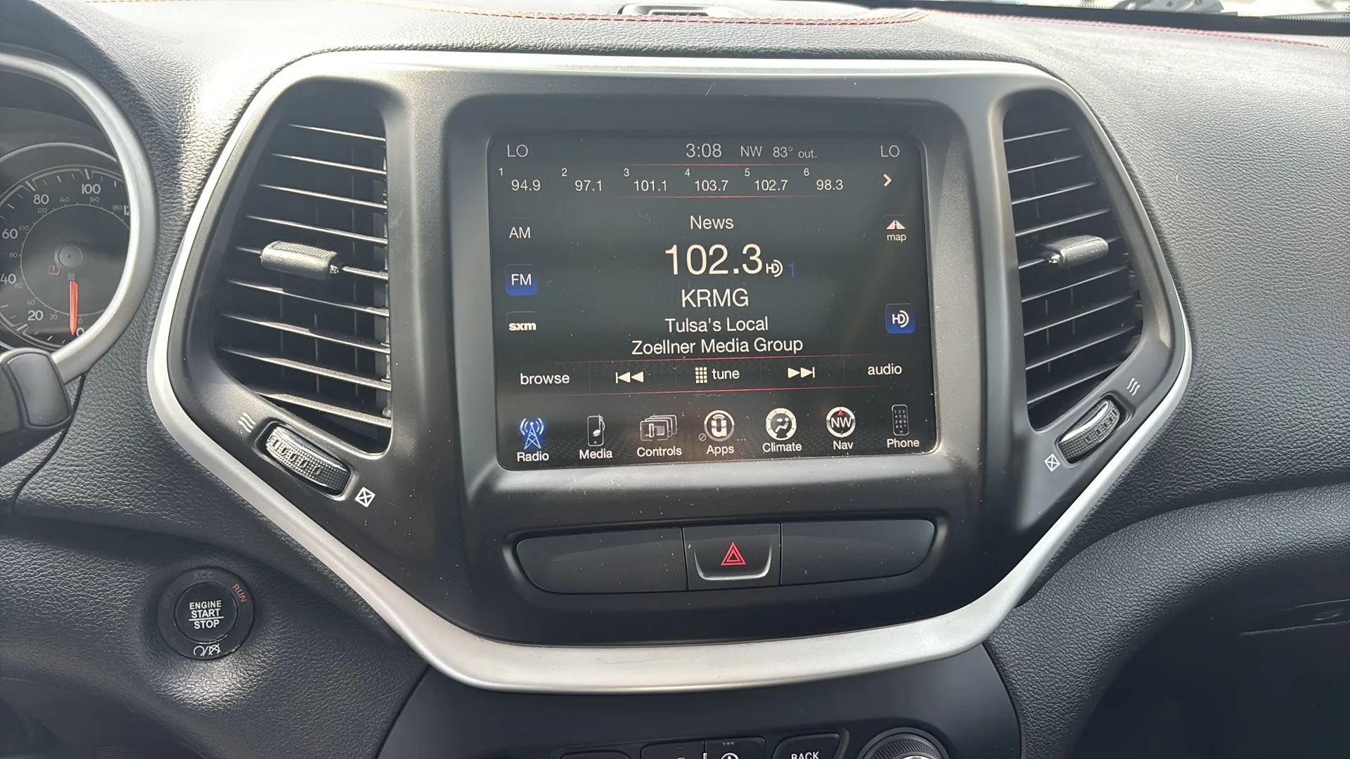 Used 2017 Jeep Cherokee Trailhawk w/ Comfort/Convenience Group AWD/4WD image 27