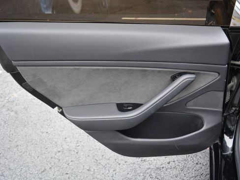 Used 2019 Tesla Model 3 Standard Range Plus image 12