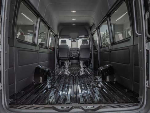 Used 2025 Mercedes-Benz Sprinter 3500 image 35