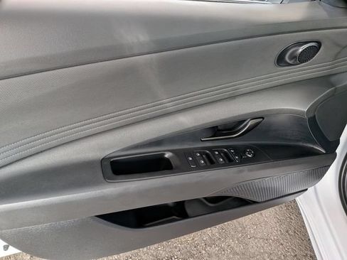 Used 2025 Hyundai Elantra SEL FWD image 8