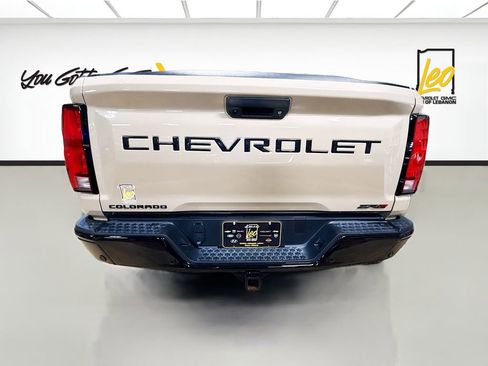 Used 2024 Chevrolet Colorado ZR2 w/ Technology Package AWD/4WD image 6
