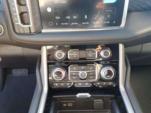 Used 2022 GMC Yukon XL Denali AWD/4WD image 25