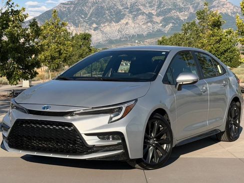 Used 2025 Toyota Corolla SE w/ Convenience Package FWD image 1