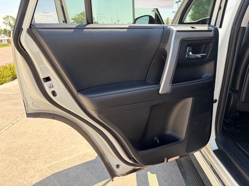 Used 2018 Toyota 4Runner Limited AWD/4WD image 18