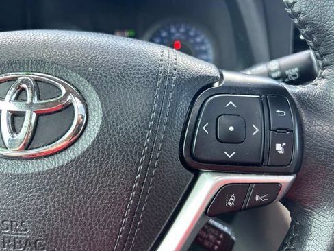 Used 2019 Toyota Sienna XLE w/ XLE Navigation Package FWD image 22