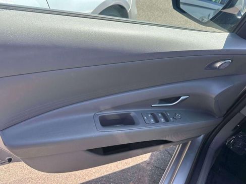 Used 2022 Hyundai Elantra SEL FWD image 14