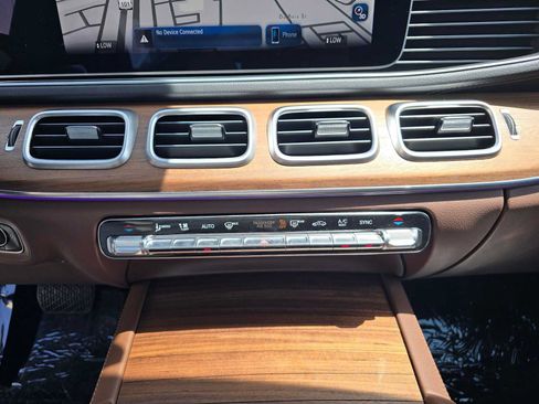 Used 2026 Mercedes-Benz GLS 450 4MATIC image 34