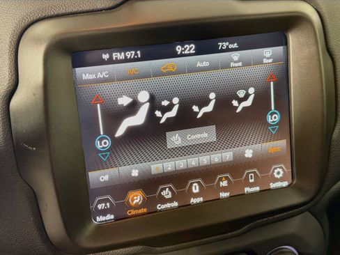 Used 2023 Jeep Renegade Latitude w/ Premium Group AWD/4WD image 22
