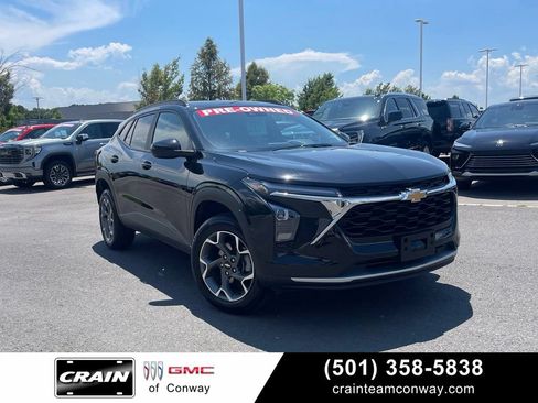 Used 2025 Chevrolet Trax LT FWD image 1