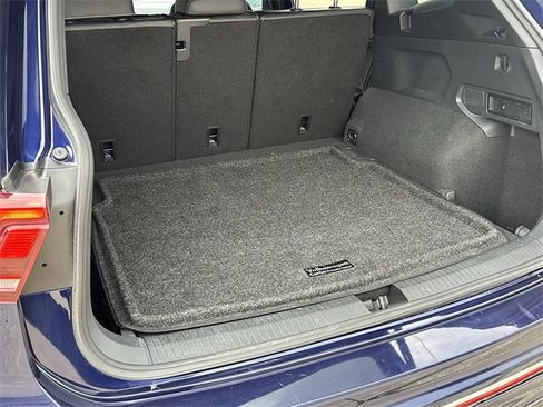 Used 2022 Volkswagen Tiguan SEL R-Line image 36