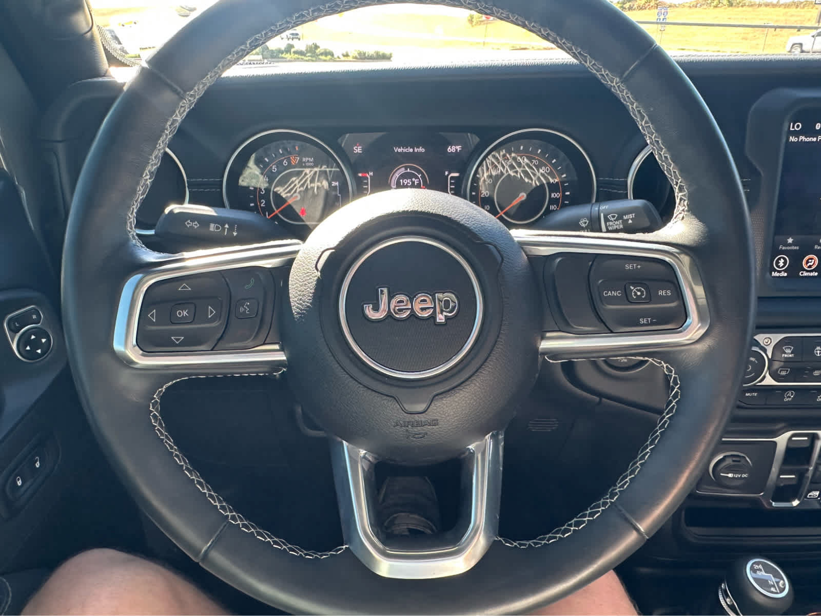 Used 2022 Jeep Gladiator Overland w/ Popular Equipment Package AWD/4WD image 18