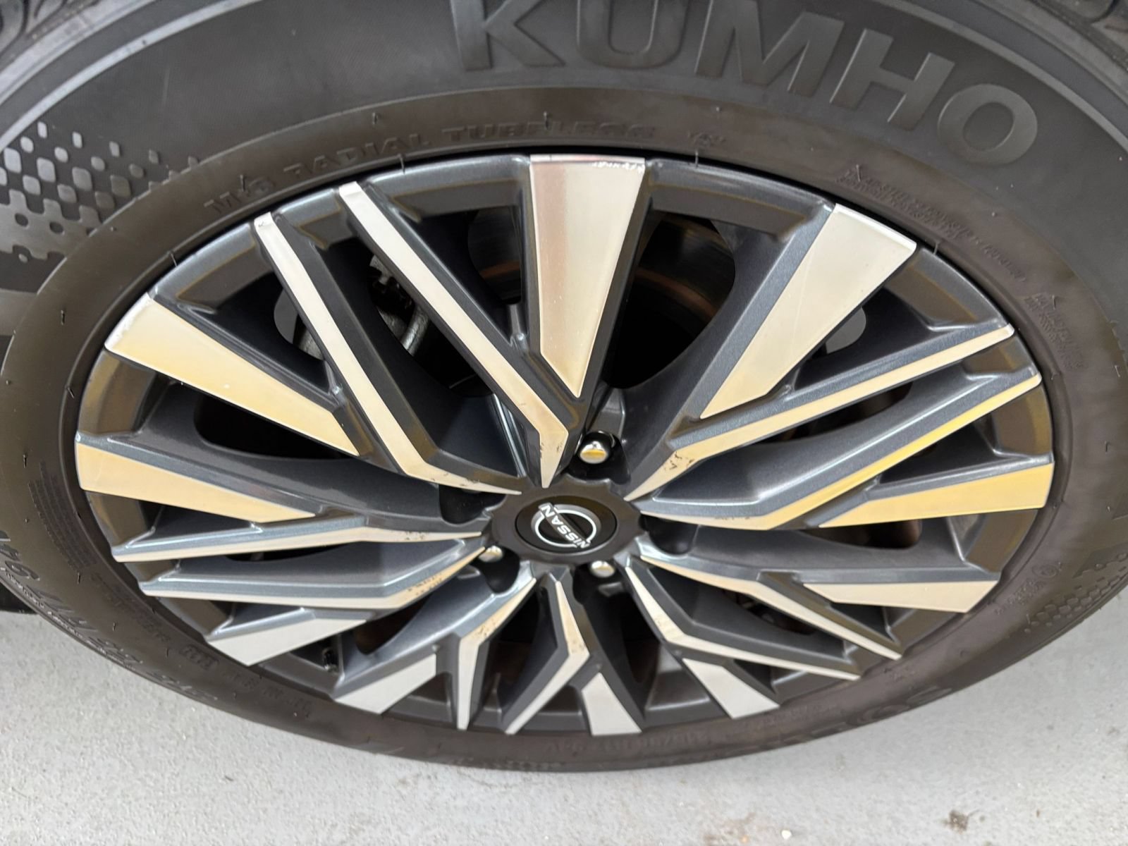 Used 2025 Nissan Altima 2.5 SV FWD image 30