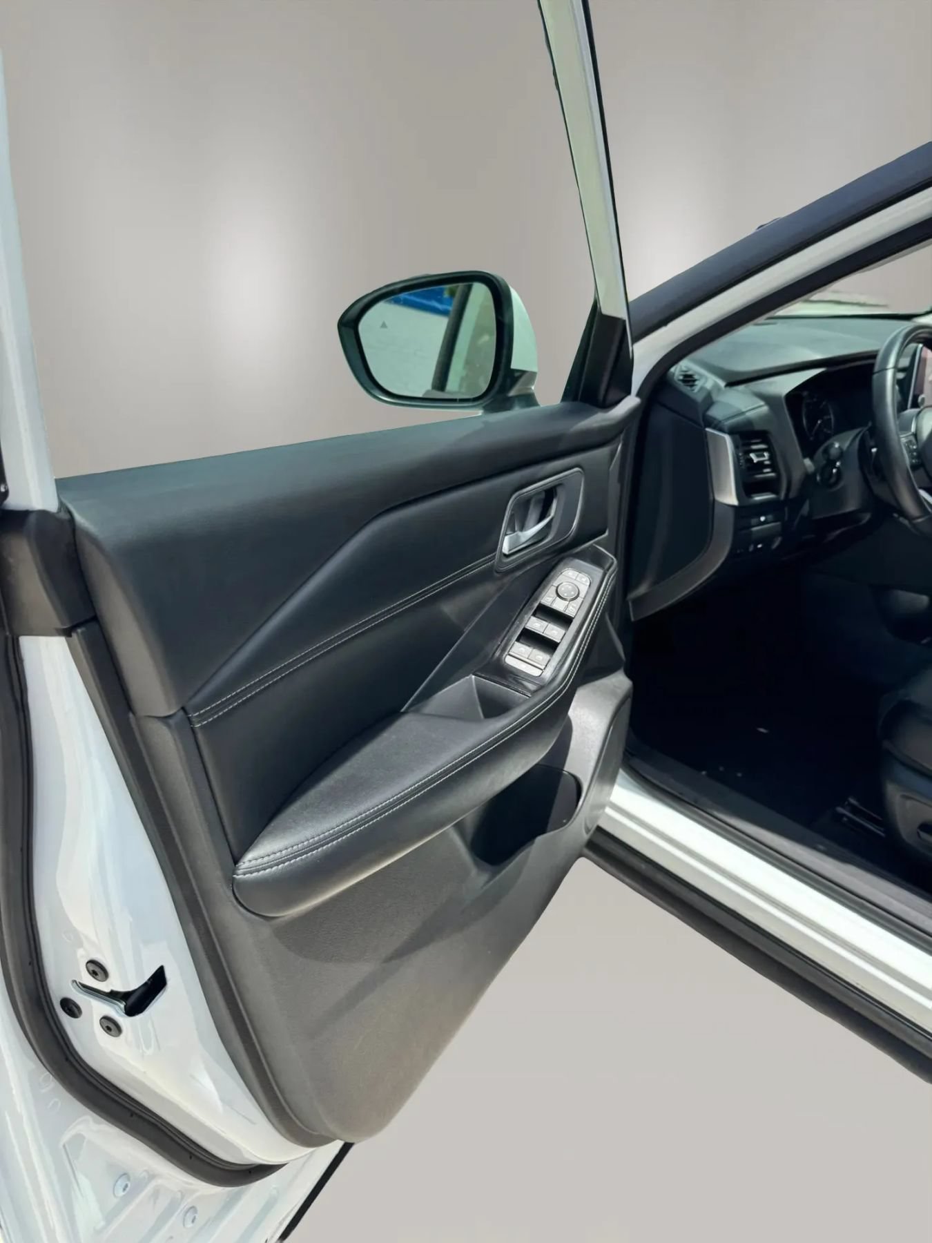 Used 2024 Nissan Rogue SV w/ SV Premium Package FWD image 13