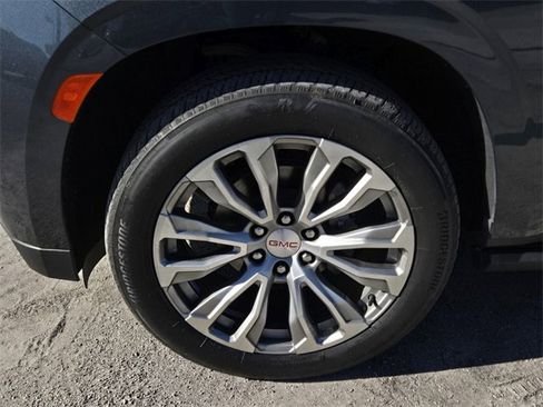 Used 2021 GMC Yukon XL Denali w/ Denali Premium Package image 7