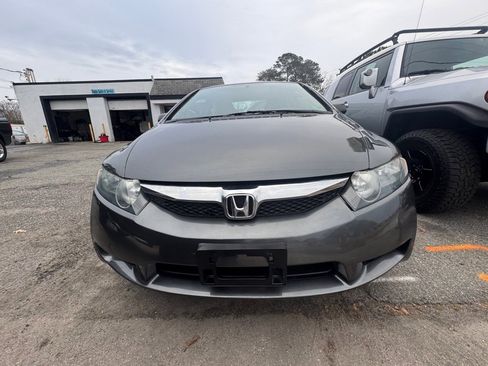 Used 2010 Honda Civic DX-VP image 3