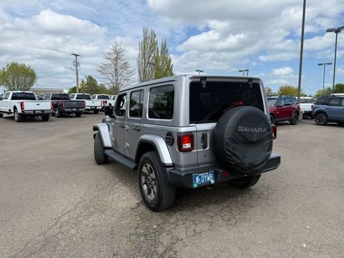 Used 2018 Jeep Wrangler Unlimited Sahara AWD/4WD image 12