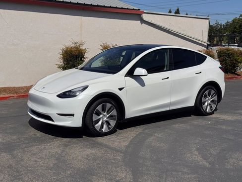 Used 2021 Tesla Model Y Long Range AWD/4WD image 2