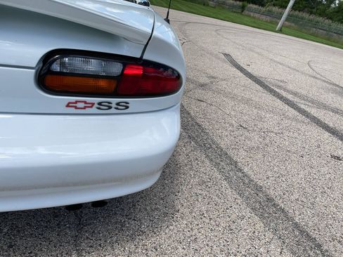 Used 2002 Chevrolet Camaro Z28 w/ SS Performance/Appearance Pkg RWD image 28