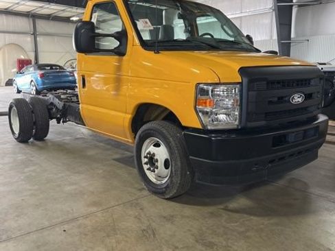 Used 2027 Ford E-350 and Econoline 350 Super Duty w/ Power Equipment Group RWD image 1