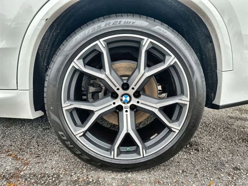 Used 2022 BMW X5 xDrive40i w/ M Sport Package image 8