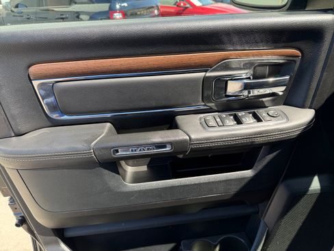 Used 2017 RAM 1500 Laramie w/ Convenience Group AWD/4WD image 17