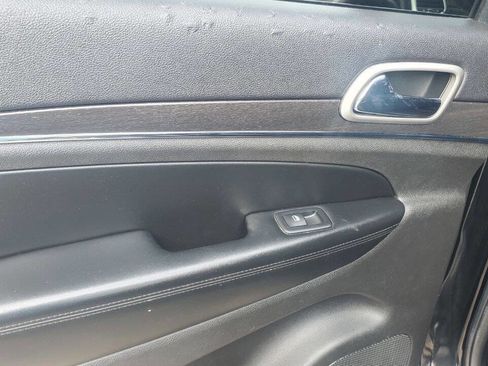 Used 2018 Jeep Grand Cherokee Limited image 18