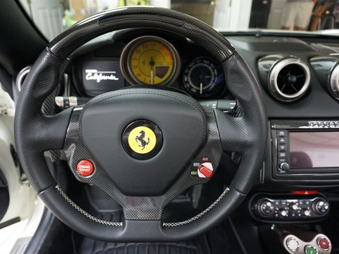 Used 2014 Ferrari California RWD image 13