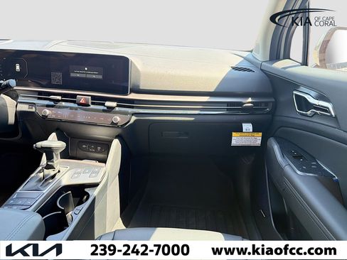 New 2026 Kia Sportage SX FWD image 17