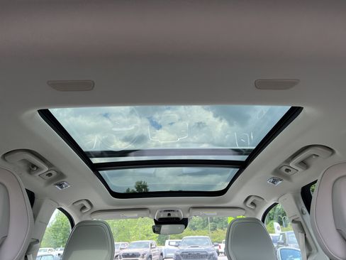 Used 2019 Volvo XC90 T6 Momentum w/ Advanced Package AWD/4WD image 4