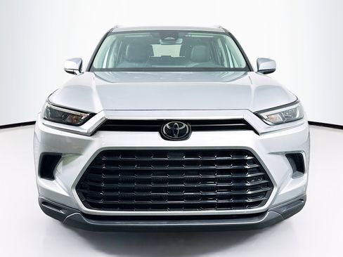 Used 2025 Toyota Grand Highlander FWD image 2