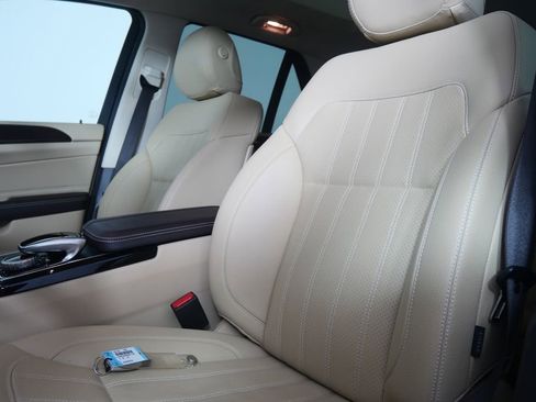 Used 2019 Mercedes-Benz GLE 400 4MATIC image 10