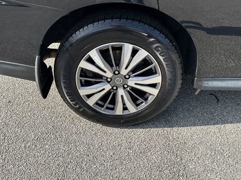 Used 2020 Nissan Pathfinder S image 17