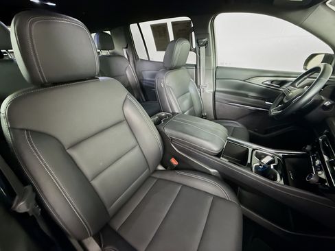 Used 2025 Chevrolet Traverse LT FWD image 37