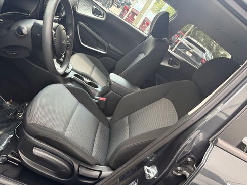 Used 2025 Kia Soul LX w/ LX Technology Package FWD image 34