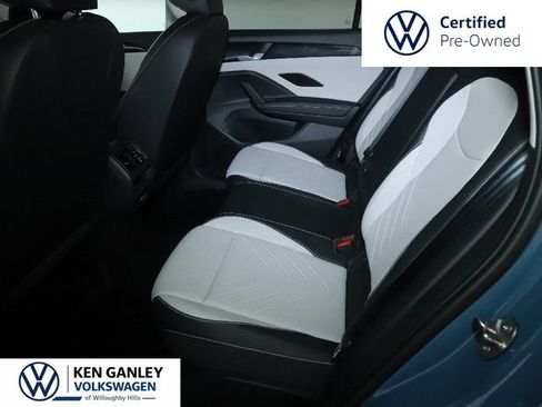 Used 2025 Volkswagen Tiguan SE AWD/4WD image 14