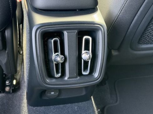 Certified 2024 Volvo XC40 B5 Core AWD/4WD image 15