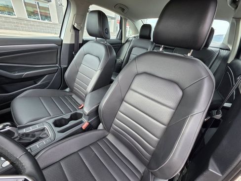 Used 2024 Volkswagen Jetta SE FWD image 11