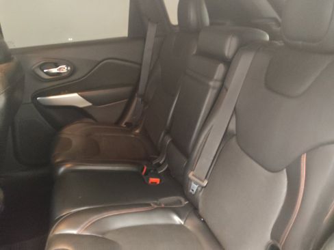 Used 2018 Jeep Cherokee Trailhawk image 18