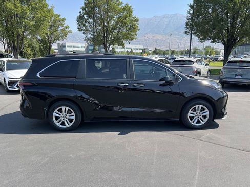 Used 2023 Toyota Sienna XLE Woodland Edition AWD/4WD image 6