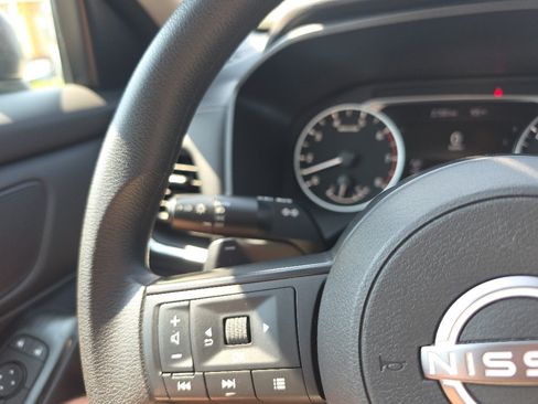 Used 2024 Nissan Rogue S FWD image 26
