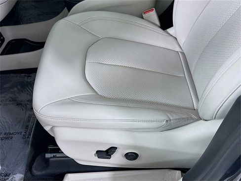 Used 2021 Chrysler Voyager Lxi image 18