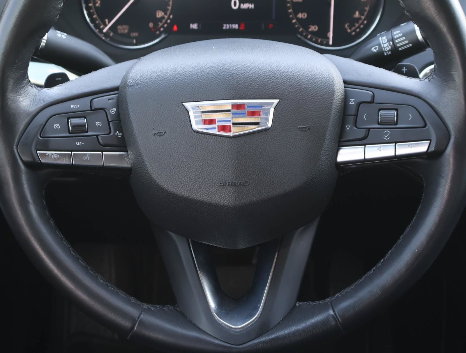 Used 2023 Cadillac XT4 Luxury w/ Cold Weather Package FWD image 13