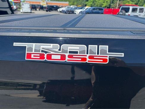 Used 2020 Chevrolet Silverado 1500 LT Trail Boss AWD/4WD image 26