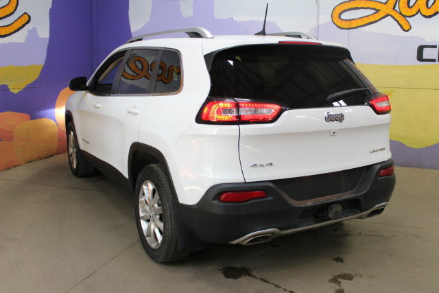 Used 2016 Jeep Cherokee Limited w/ Luxury Group AWD/4WD image 6