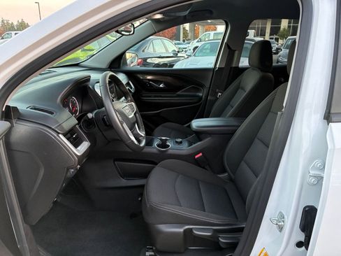 Used 2024 GMC Terrain SLE image 25